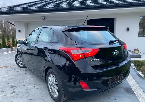 Hyundai I30 cena 33900 przebieg: 150000, rok produkcji 2013 z Radzymin małe 172